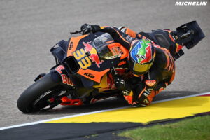 MotoGP, Brad Binder ‘fizemos algumas alterações bastante radicais’ thumbnail