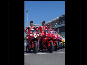 Vídeo: MotoGP, WSBK, WSSP, todos os pilotos Ducati alinhados para a Race of Champions thumbnail