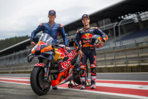 MotoGP: Fabio Wibmer, ciclista profissional pilotou a KTM RC16 de MotoGP thumbnail