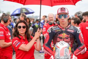 MotoGP, Jorge Lorenzo ‘Só lhe daria um conselho: cuidado com as quedas’ thumbnail