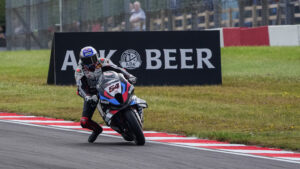 WSBK, Warm Up, Donington: Toprak abre o dia na frente, Rea no top 5 thumbnail