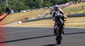 WSBK, Most, Corrida 2: Mais um fim-de-semana perfeito de Razgatlioglu thumbnail