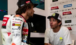 MotoGP, Valentino Rossi: “O ‘Bez’ está numa situação psicológica muito difícil” thumbnail