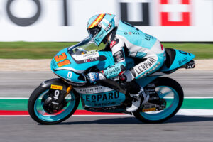 Moto3, Adrian Fernandez,Filippo Farioli, Xabi Zurutuza e Matteo Bertelle na Q2 thumbnail