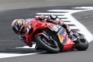 MotoGP, Pedro Acosta (5º.): “Fiquei como um avião com uma só asa” thumbnail