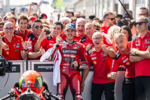 MotoGP, Carlo Pernat ‘As Ducati são imbatíveis;pode não ter rivais até 2027’ thumbnail