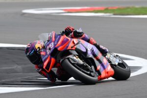 MotoGP, Jorge Martín imbatível no primeiro dia de treinos em Silverstone thumbnail