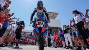 WSBK, Corrida 1, Portimão: Razgatlioglu vence corrida emocionante thumbnail