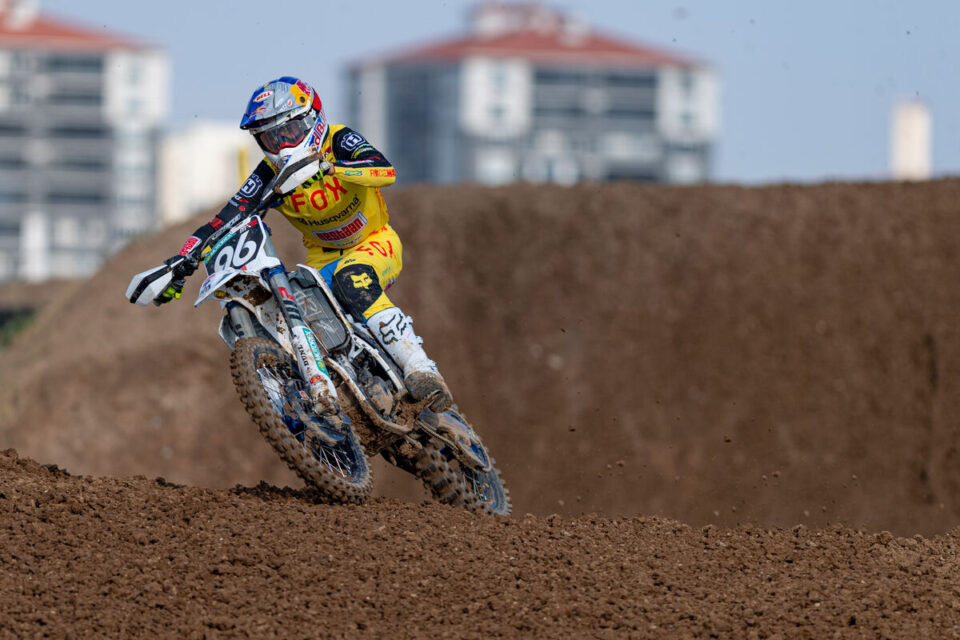 MX2, China: Acidente de Everts ensombra triunfo de Lucas Coenen thumbnail