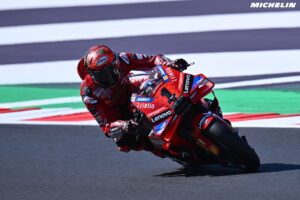 MotoGP, Francesco Bagnaia fecha o dia de testes na liderança; Oliveira foi 17º thumbnail