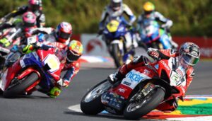 BSB, Oulton Park: Irwin vence duelo épico com Haslam thumbnail