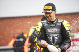 BSB: National Sportbike Championship,Richard Cooper vence em Oulton Park thumbnail