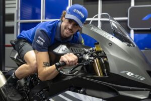 WSSP: É oficial, Manzi vai pilotar a nova Yamaha R9 em 2025 thumbnail