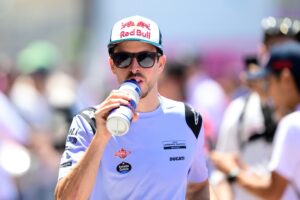 MotoGP, Alex Márquez ‘Toquei numa mota na traseira, aparentemente a KTM do Miller’ thumbnail