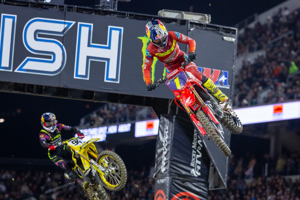 AMA Supercross, Anaheim 2: Jett Lawrence vence, Roczen é o novo líder thumbnail