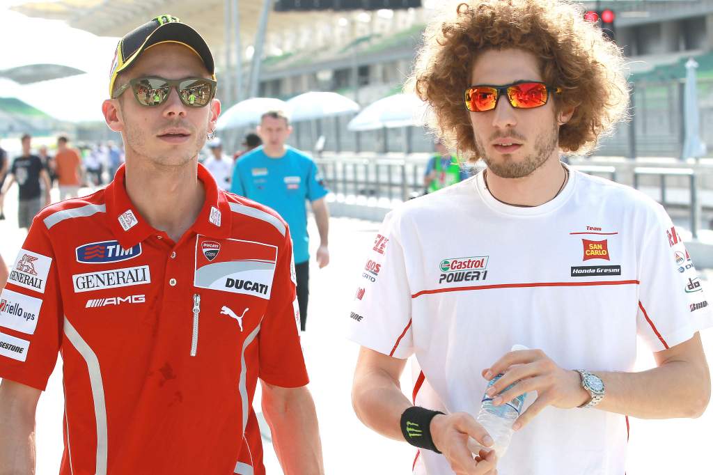 MotoGP, Valentino Rossi considera Marco Simoncelli o primeiro aluno da VR46 Academy thumbnail