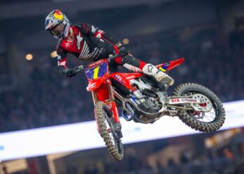 AMA Supercross: Jett Lawrence vai ser operado ao joelho direito