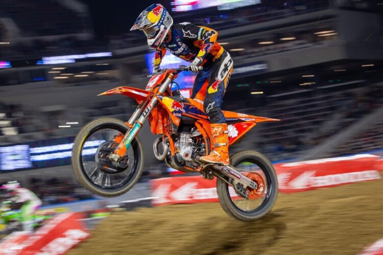 AMA Supercross: Sexton e Roczen chegam a Tampa separados por dois pontos