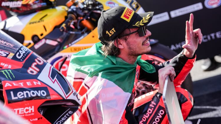 WSBK, Antevisão: Razgatlioglu ou Bulega, quem vai liderar no fim de semana de Portimão?