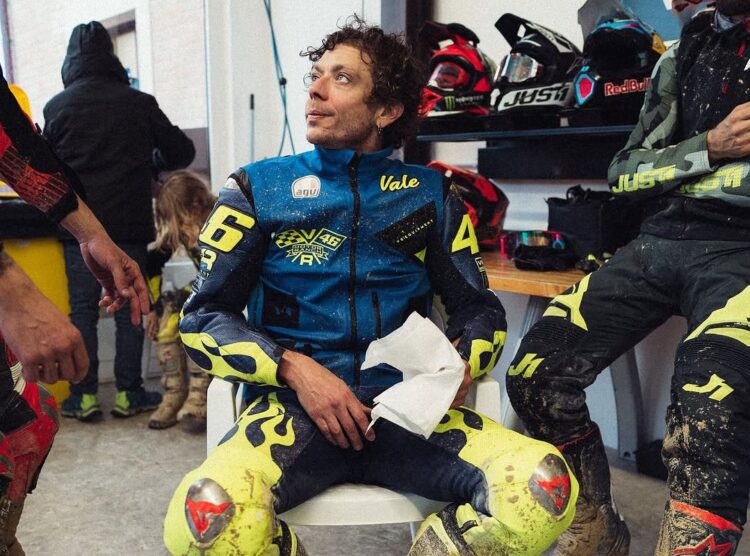 MotoGP: Rossi ficou “chateado” quando “Marc aparece com um camião HRC” no rancho em 2014