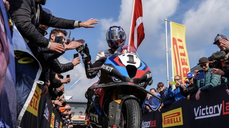 WSBK Assen, Corrida Superpole: Razgatlioglu vence, Bulega abandona