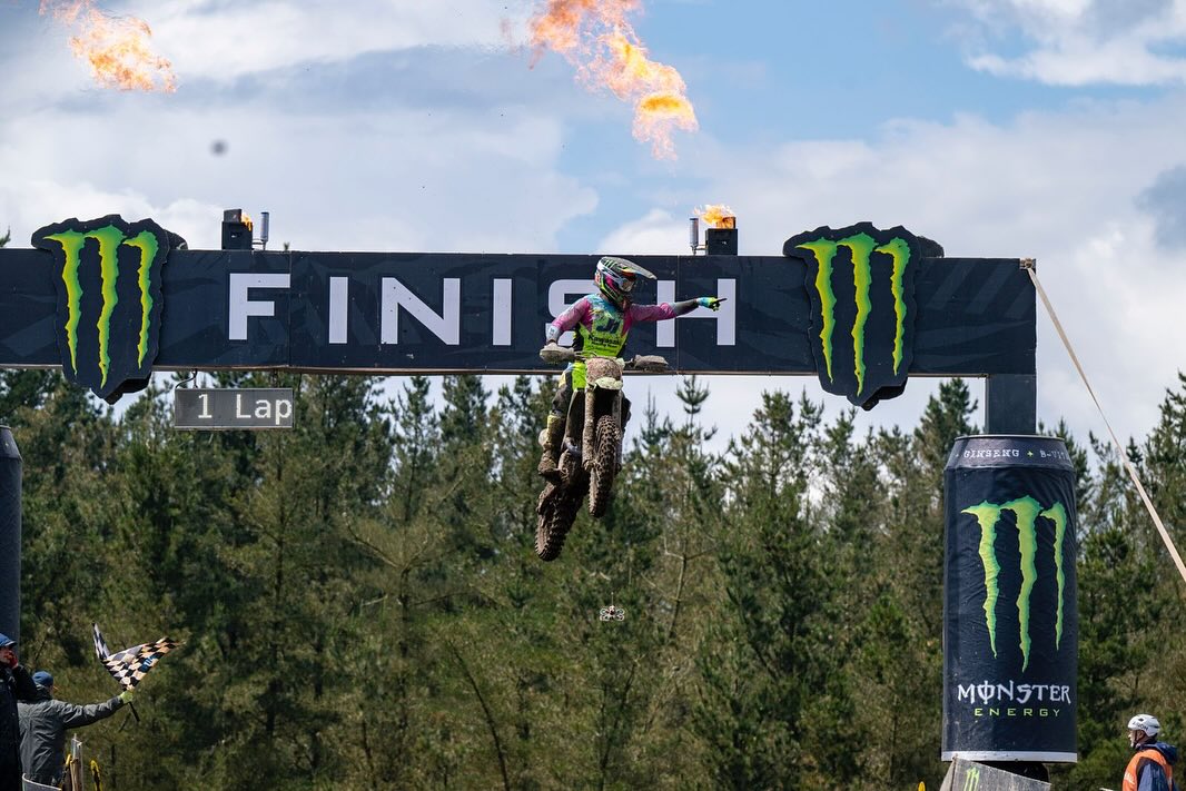 MXGP: Romain Febvre reforça liderança do campeonato com vitória na ronda espanhola thumbnail