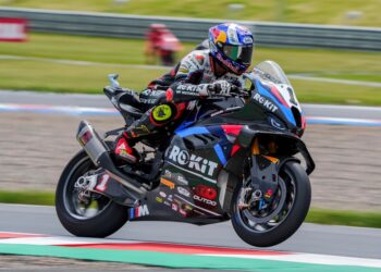 WSBK  Most, FP1: High-side assustador de Bulega, Toprak 1º