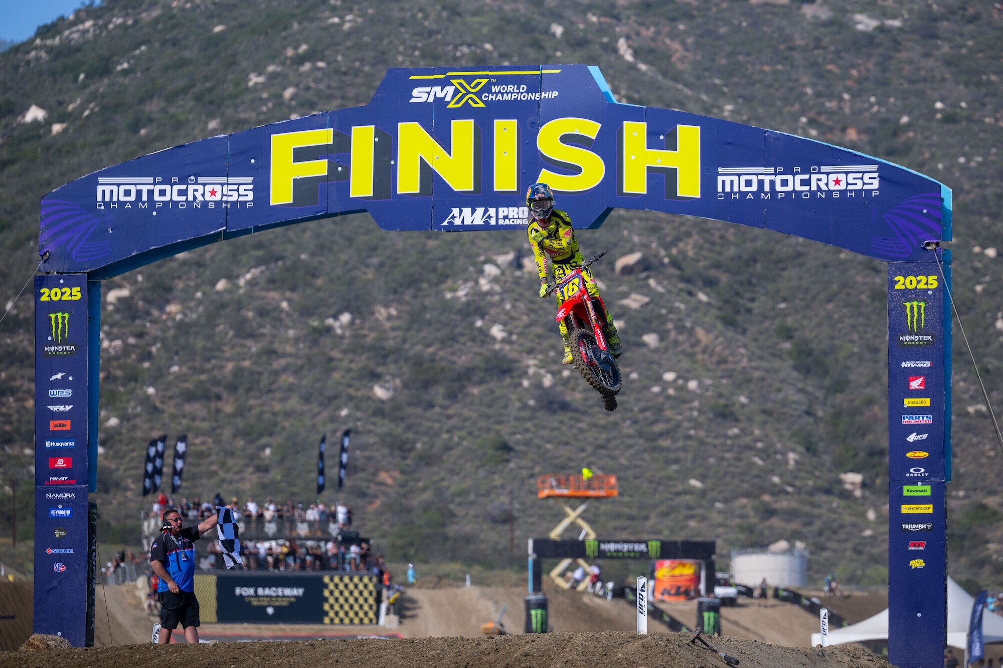 AMA Pro Motocross: Jett Lawrence mantém invencibilidade e vence em Pala thumbnail