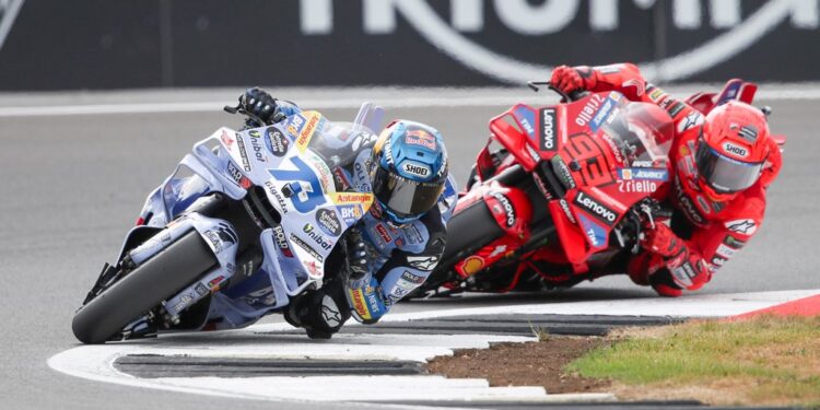 MotoGP Silverstone: Marc Márquez batido na sprint pelo seu irmão Alex