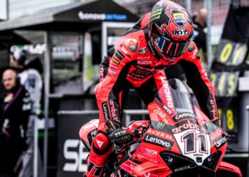 WSBK, Nicolo Bulega: “Tenho dores um pouco por todo o corpo, mas podia ter sido pior”