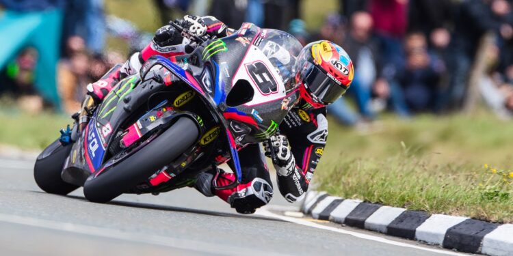 Tourist Trophy: Davey Todd (BMW) fez o tempo mais rápido da semana