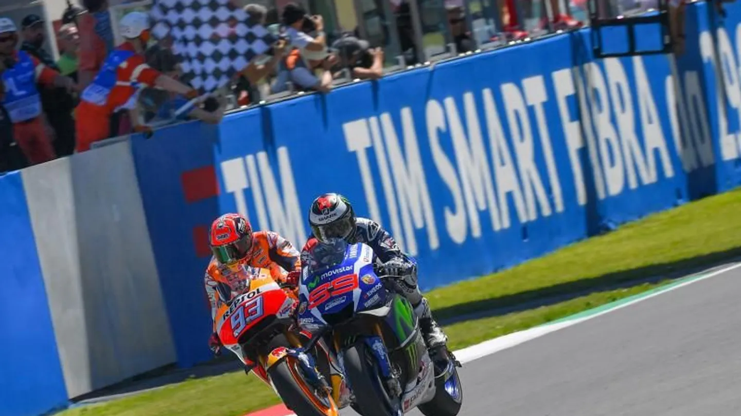 MotoGP: Recordar, quando 0,019 segundos fizeram história em Mugello para Jorge Lorenzo thumbnail