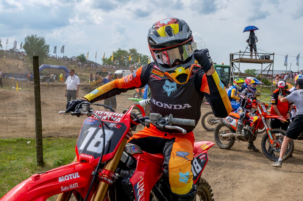 MX2: Valerio Lata vence corrida de qualificação thumbnail