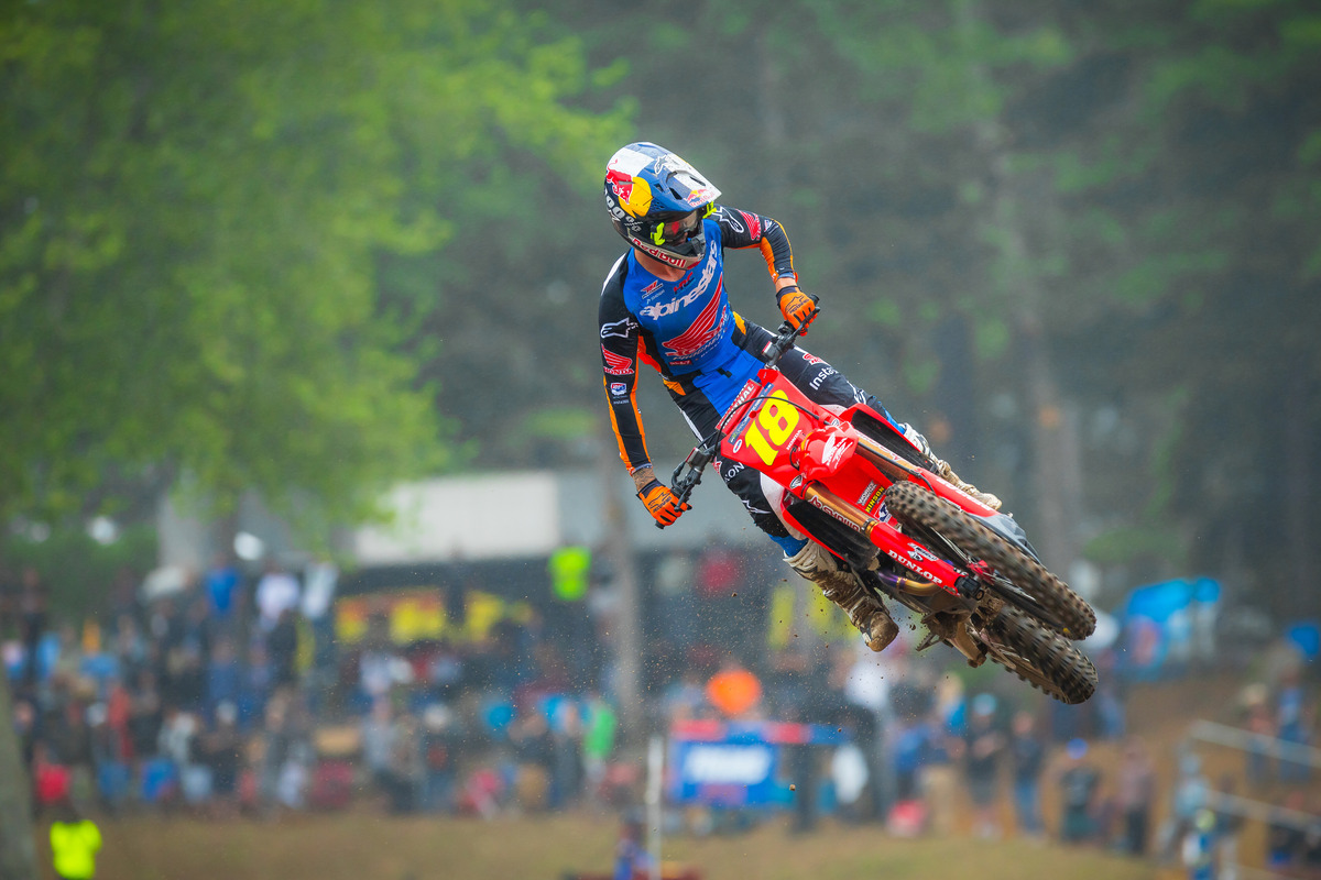 AMA Pro Motocross: Jett Lawrence iguala James Stewart com 20ª vitória em 450 thumbnail