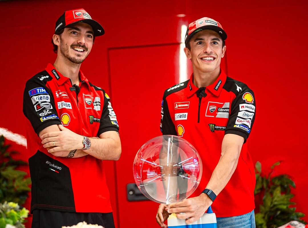MotoGP: Marc Márquez explica o que está a acontecer a Bagnaia thumbnail