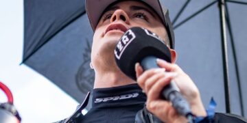 MotoGP: Moto2, Manuel González travado por uma pedra no radiador