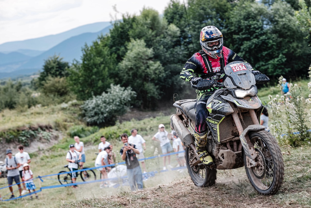 TT: Walker conquista o segundo lugar no Red Bull Romaniacs thumbnail